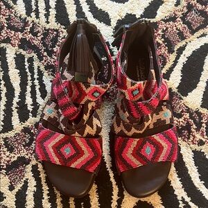 Chic Beaded Sandals with Pink and Black Accents — The size is 38